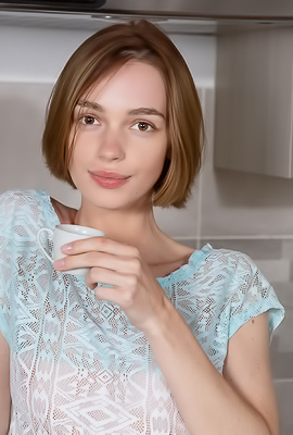 Amy Moloko Tempts With Lazy Striptease Inukovigans Kitchen